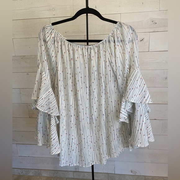 Fashion to Figure off shoulder ruffle sleeve top, size 1 - Picture 1 of 4